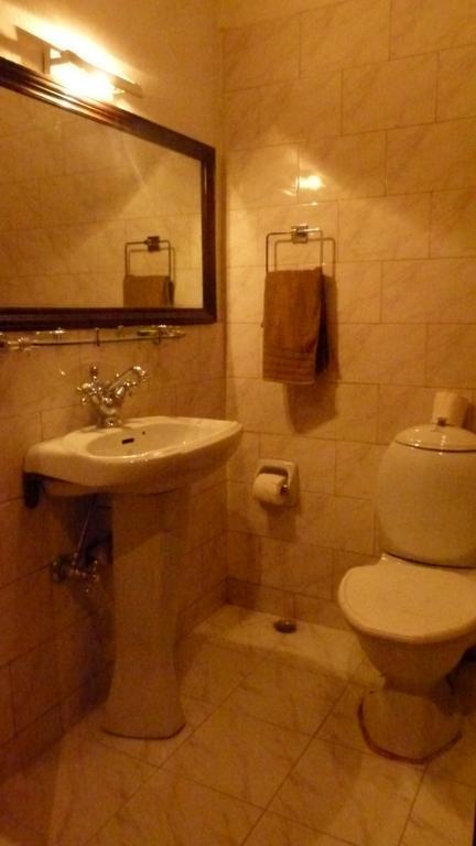 Hotel Lion Катманду Экстерьер фото