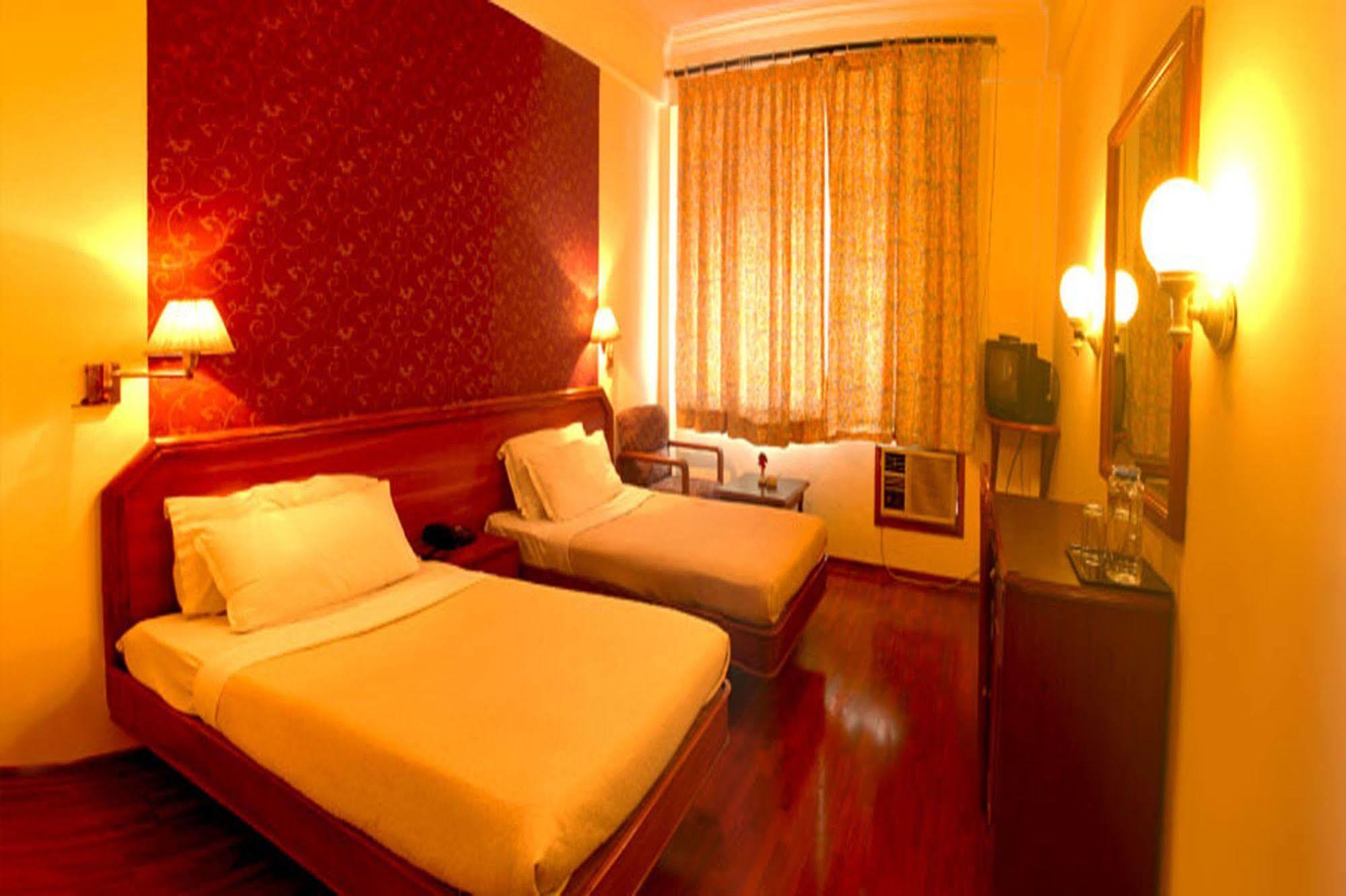 Hotel Lion Катманду Экстерьер фото