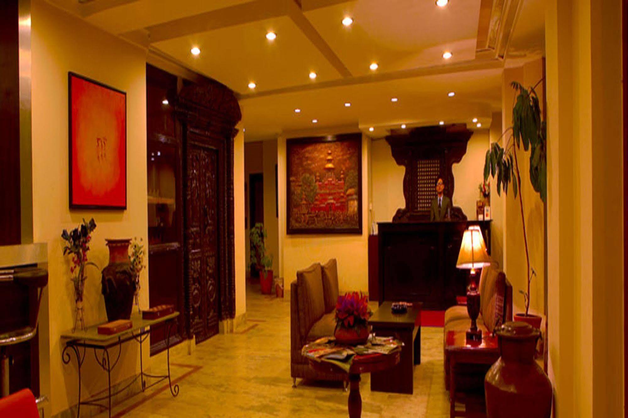 Hotel Lion Катманду Экстерьер фото