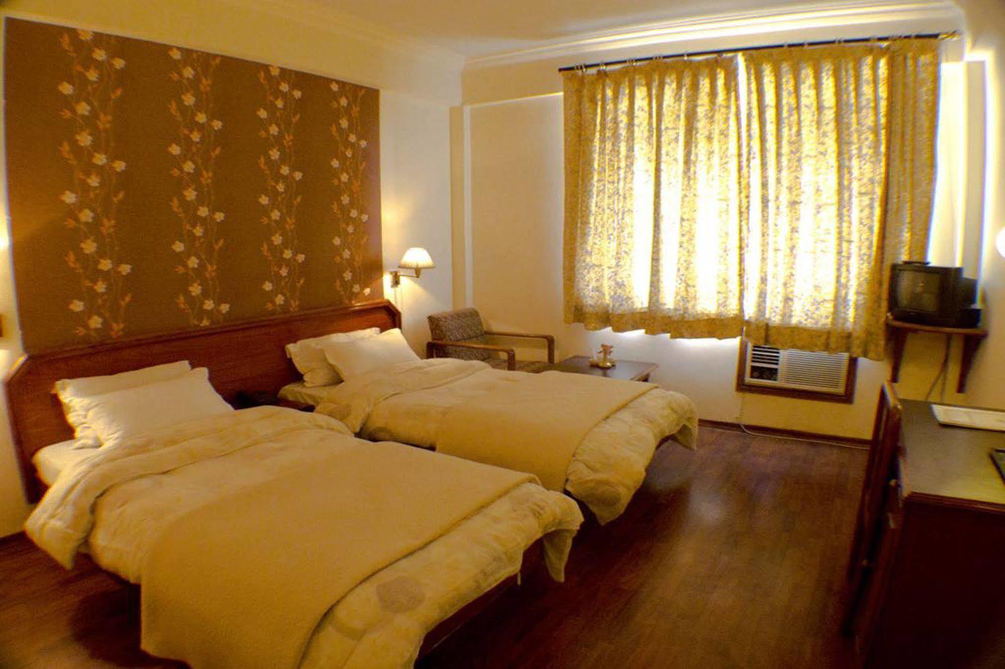 Hotel Lion Катманду Экстерьер фото